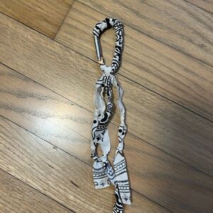 Black & cream paisley print carabiner Keychain